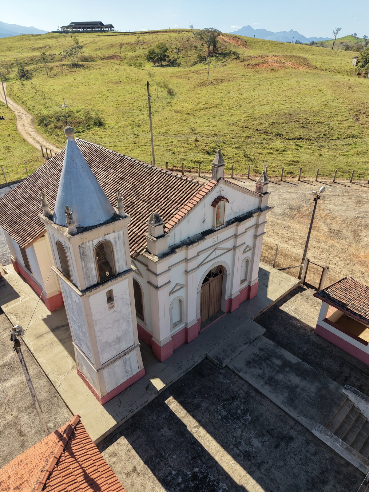 Igreja rural — vista aérea