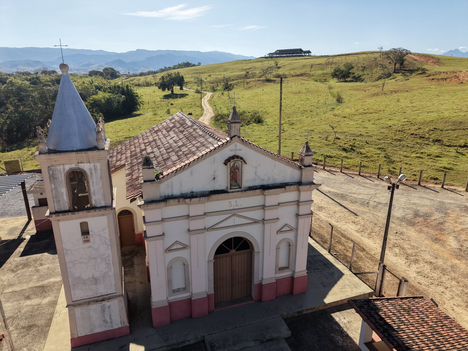 Igreja rural — vista aérea